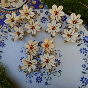 cowery shell earrings